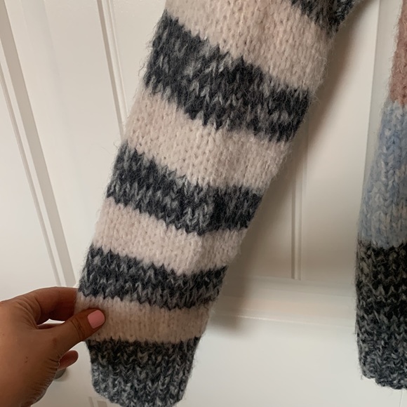 American Eagle striped sweater - Picture 3 of 4